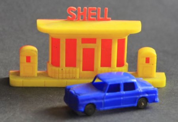 Hoefler Shell-Gasstation with Mercedes-Benz 1960 Plasticmodel (9323)